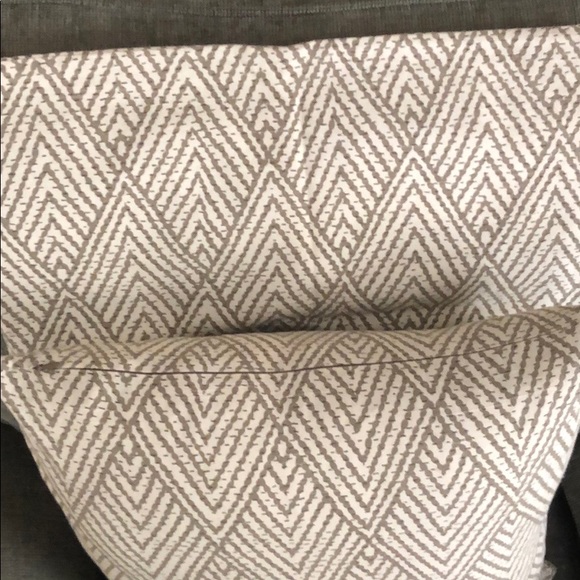Kravet Pillow Covers (set of 2) Taupe Zig zag - Picture 4 of 6